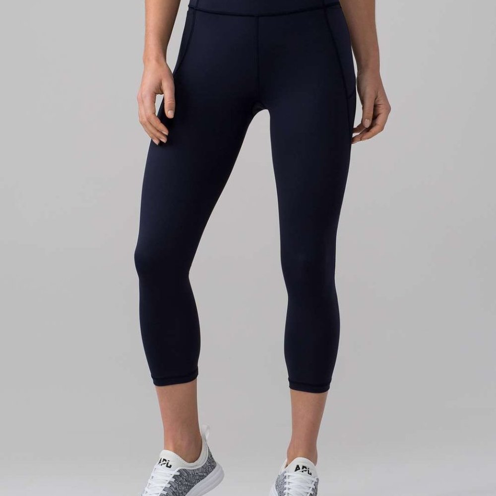 (1756) 🍋 LULULEMON *LOVED* Final Lap Crop *23"