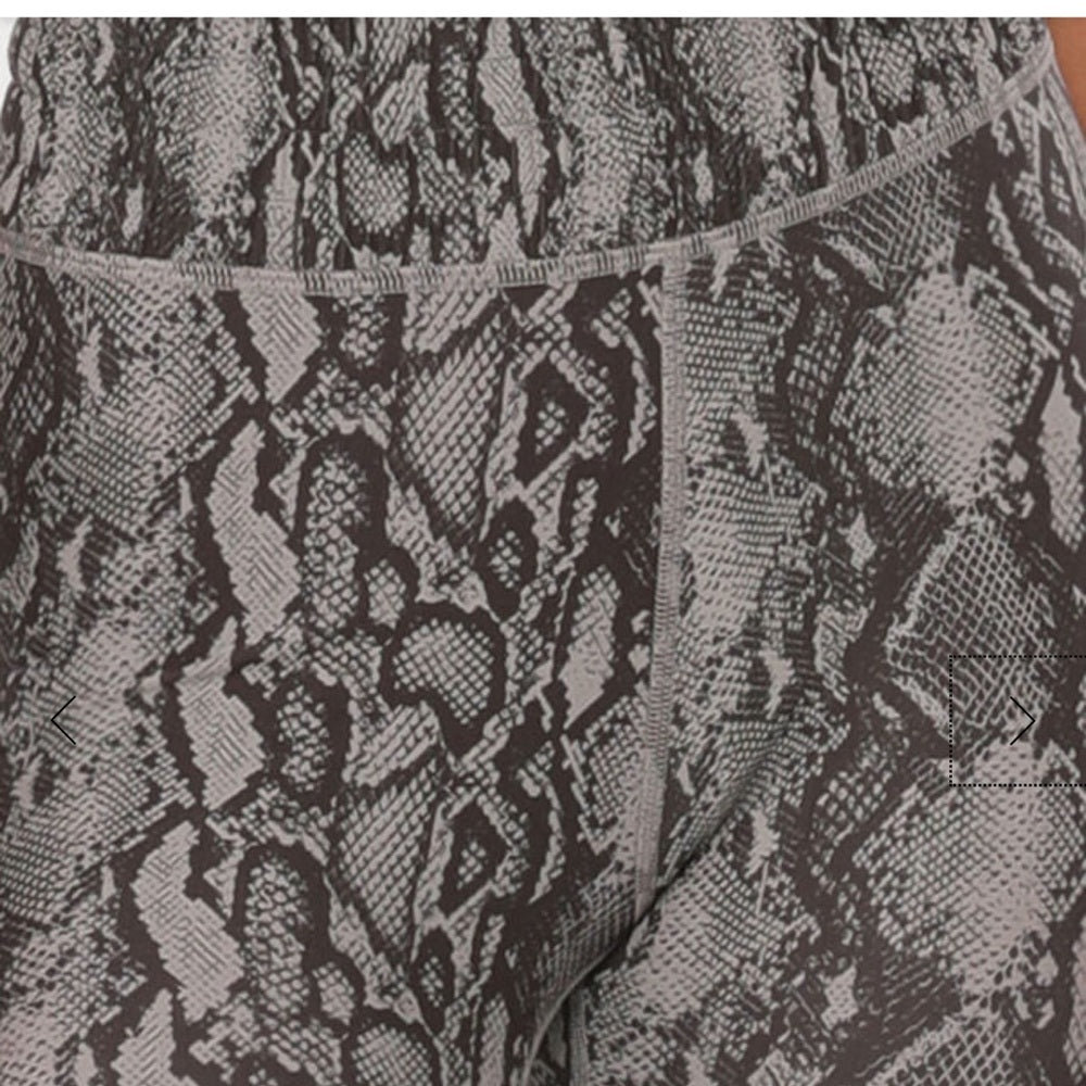 (1154) Lorna Jane python ankle biter leggings