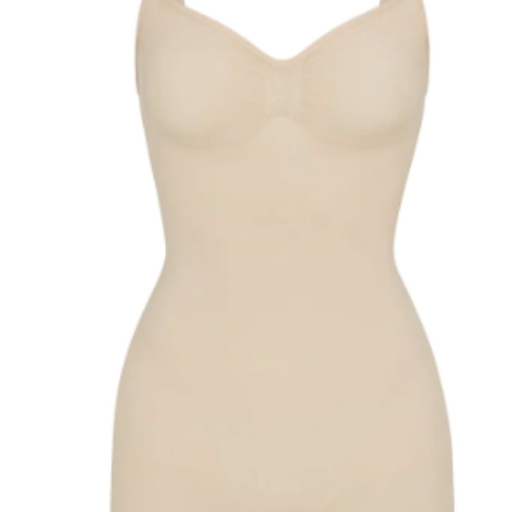 (1208/1211) SEAMLESS SCULTP MID THIGH BODYSUIT - SAND