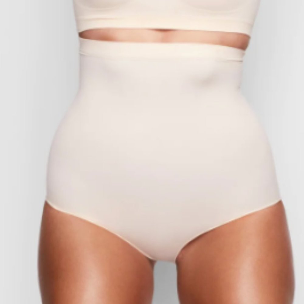 (1190) SKIMS SEAMLESS SCULPT HIGH-WAISTED BRIEF - SAND
