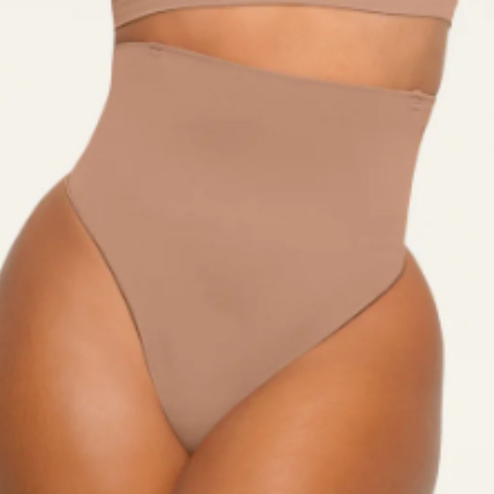(1188/2458) SKIMS CORE CONTROL HIGH-WAISTED THONG - SIENNA