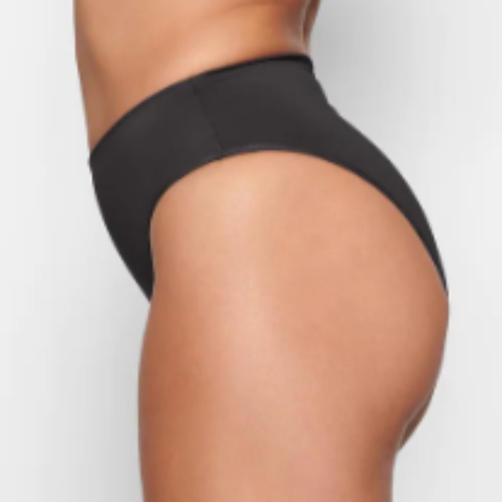 (2356) SKIMS RECYCLED SWIM MID WAIST BOTTOMS - ONYX - M