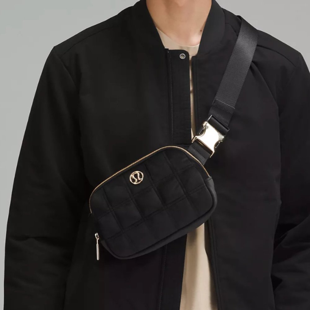 2305/06/08 NWT LLL Everywhere Belt Bag 1L Quilted Velour in blk/Gold (SOLD OUT)