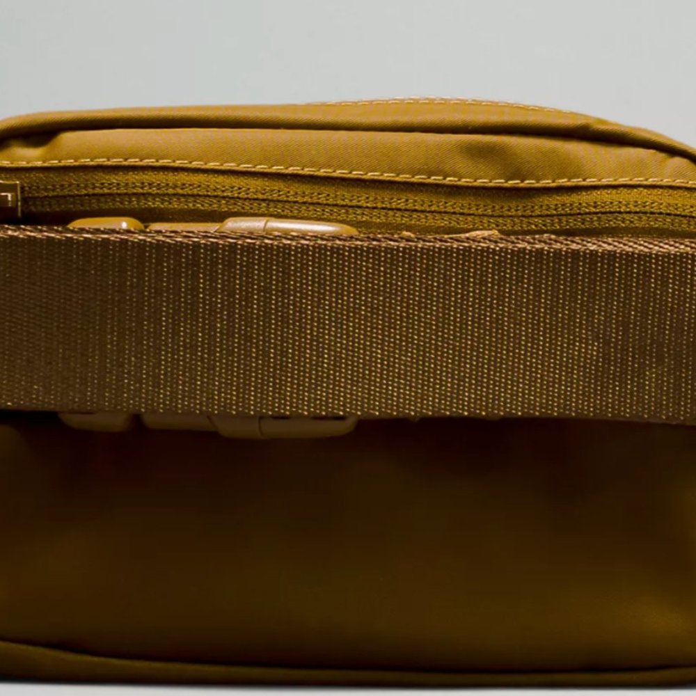(2313) NWT LULULEMON Everywhere Belt Bag 1L in BURNT CARAMEL (SOLD OUT ONLINE)