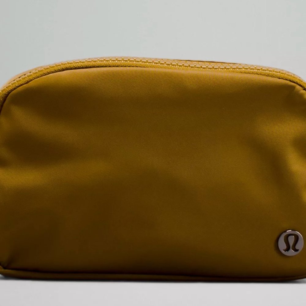 (2313) NWT LULULEMON Everywhere Belt Bag 1L in BURNT CARAMEL (SOLD OUT ONLINE)