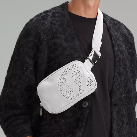 (2298) NWT LULULEMON Everywhere Belt Bag 1L Studded in VAPOR