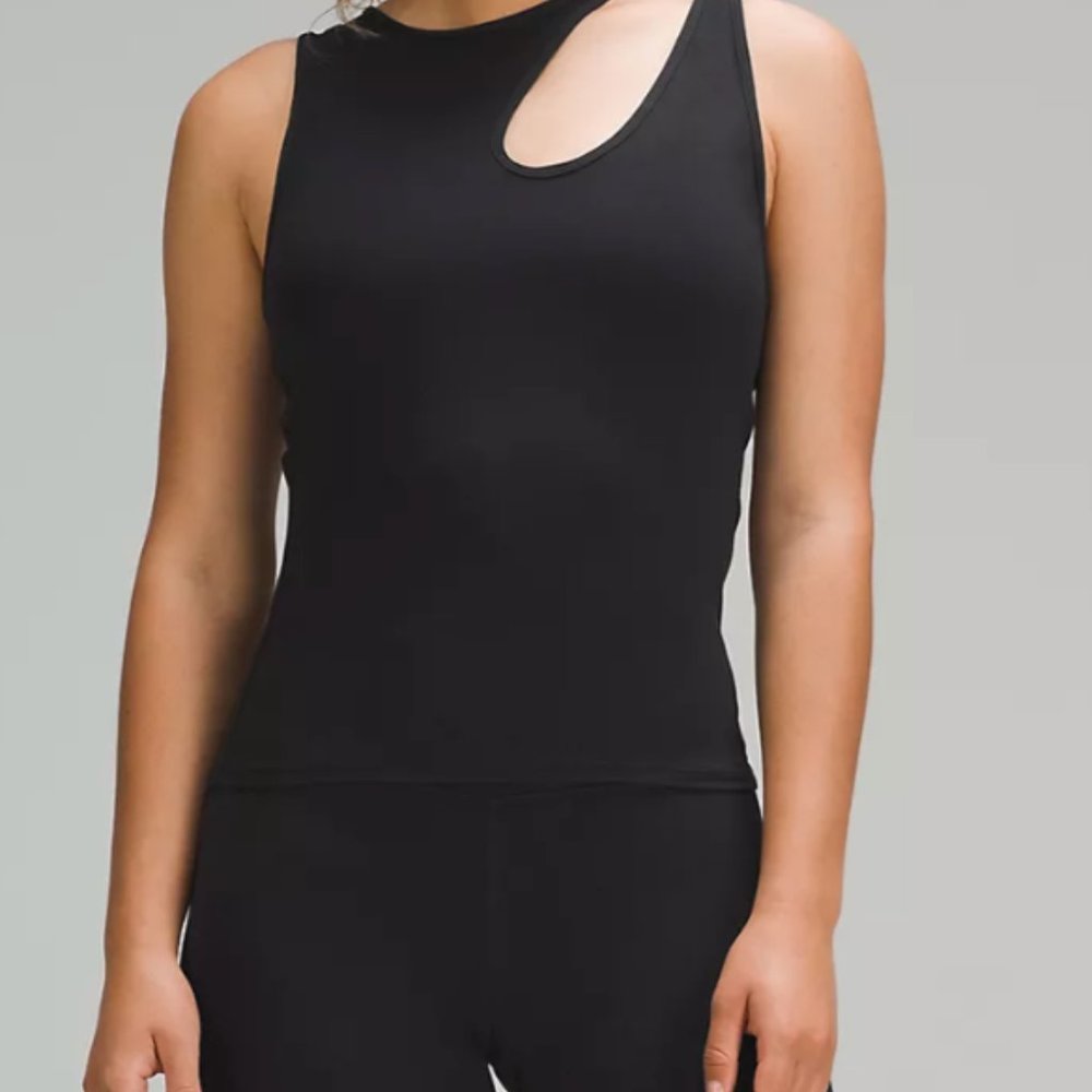 (2281) NWT LULULEMON Shoulder Cut-Out Yoga Tank Top in BLACK (SOLD OUT)