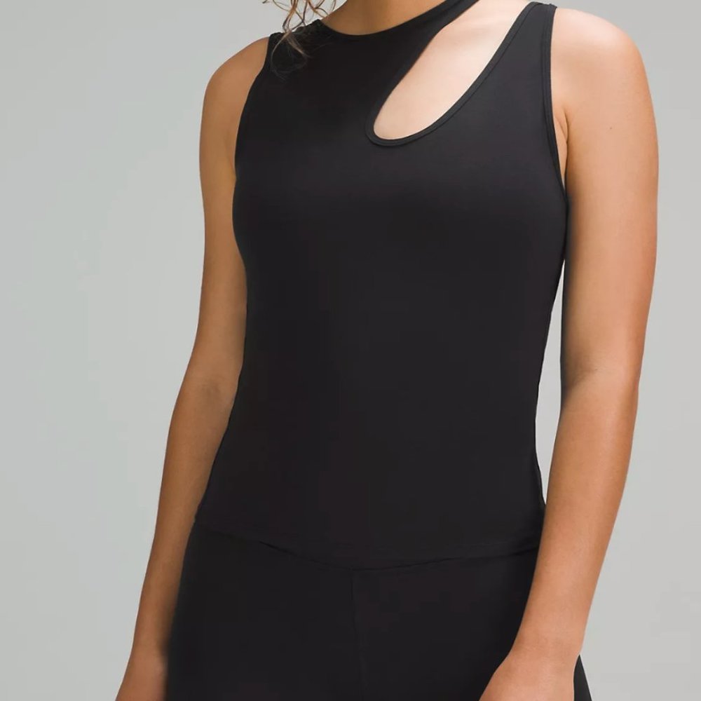 (2281) NWT LULULEMON Shoulder Cut-Out Yoga Tank Top in BLACK (SOLD OUT)