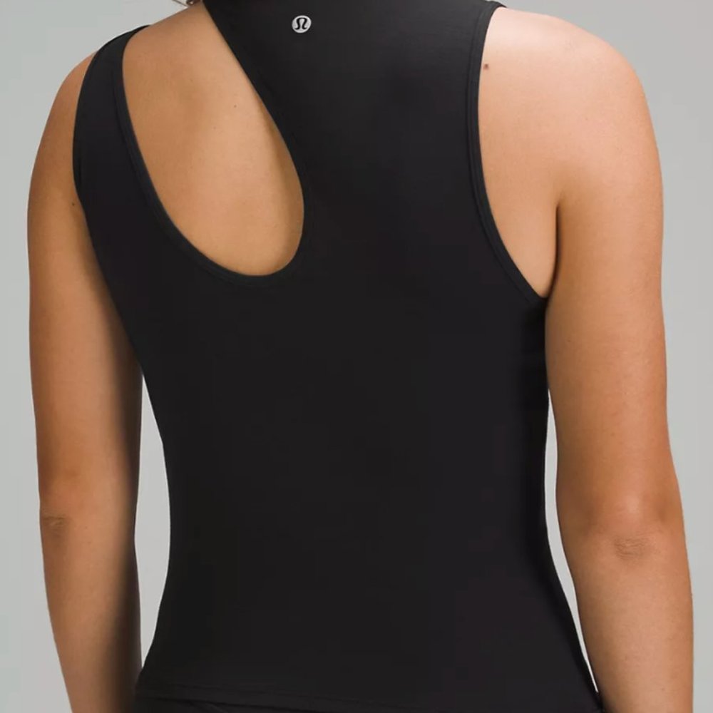 (2281) NWT LULULEMON Shoulder Cut-Out Yoga Tank Top in BLACK (SOLD OUT)
