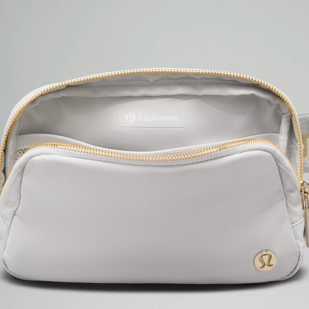 (2296) NWT LULULEMON Everywhere Belt Bag 1L (SOLD OUT) in Vapor/Gold/White