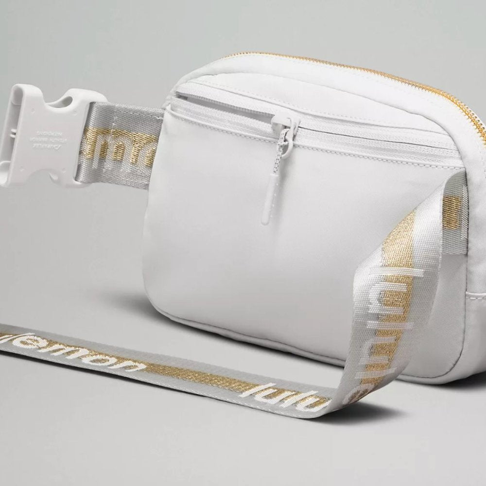 (2296) NWT LULULEMON Everywhere Belt Bag 1L (SOLD OUT) in Vapor/Gold/White