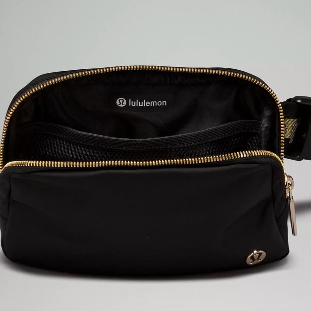 (2295) NWT LULULEMON Everywhere Belt Bag 1L (SOLD OUT) in Black/Gold/White Opal