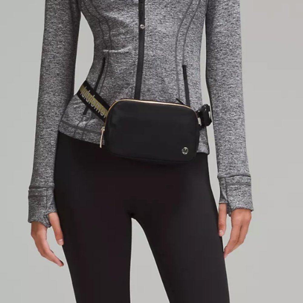(2295) NWT LULULEMON Everywhere Belt Bag 1L (SOLD OUT) in Black/Gold/White Opal