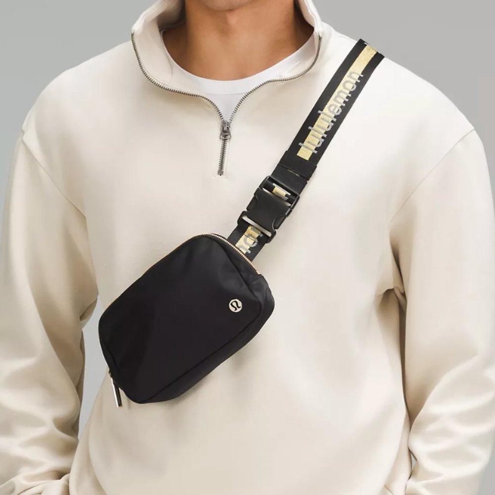 (2295) NWT LULULEMON Everywhere Belt Bag 1L (SOLD OUT) in Black/Gold/White Opal