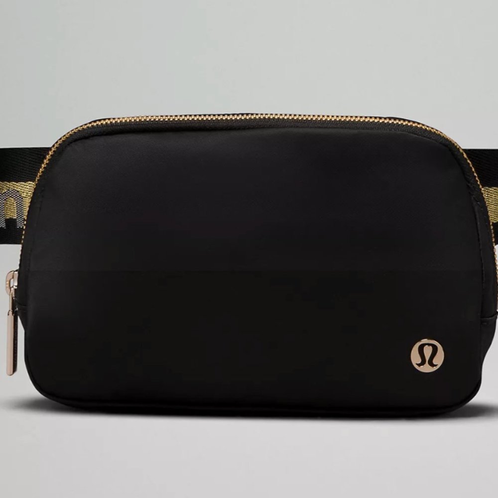 (2295) NWT LULULEMON Everywhere Belt Bag 1L (SOLD OUT) in Black/Gold/White Opal