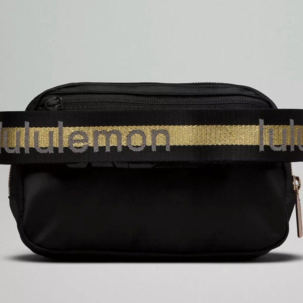(2295) NWT LULULEMON Everywhere Belt Bag 1L (SOLD OUT) in Black/Gold/White Opal