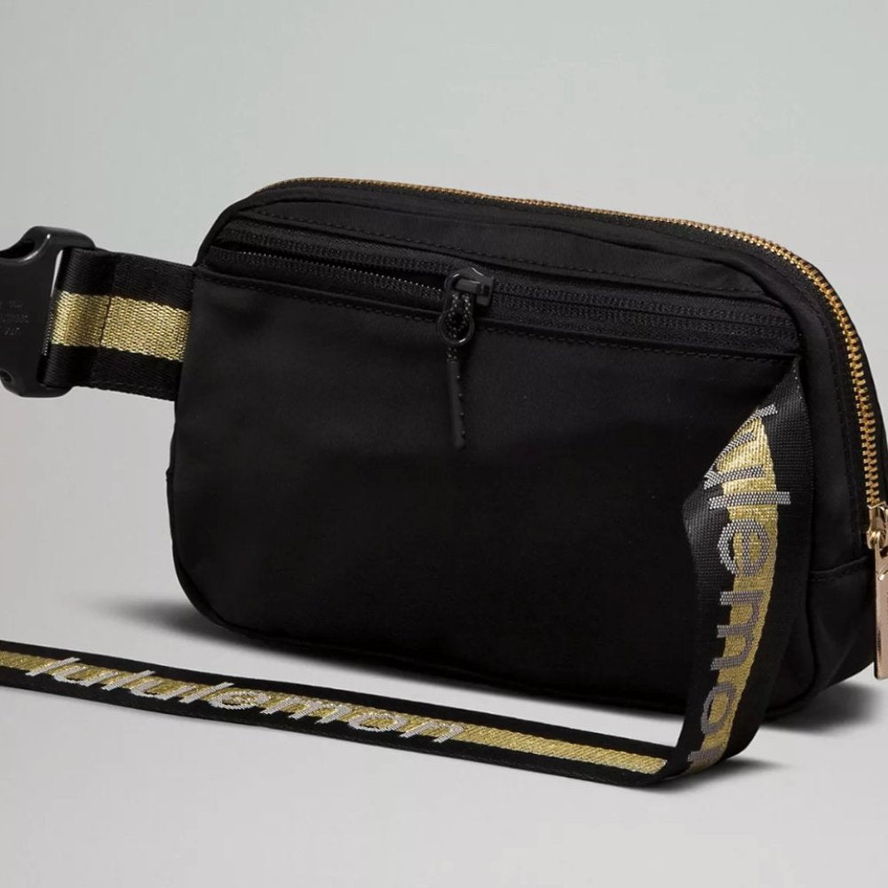 (2295) NWT LULULEMON Everywhere Belt Bag 1L (SOLD OUT) in Black/Gold/White Opal