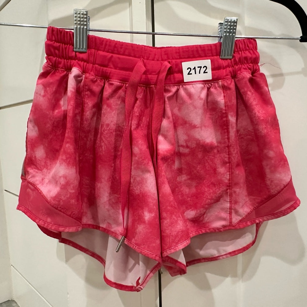 (2172) LULULEMON HOTTY HOT SHORTS Sz 4 **LOVED**