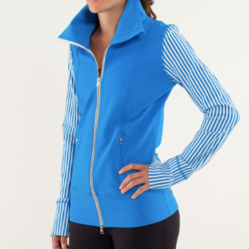 (2173) LULULEMON Daily Yoga Jacket Sz 4 **LOVED**