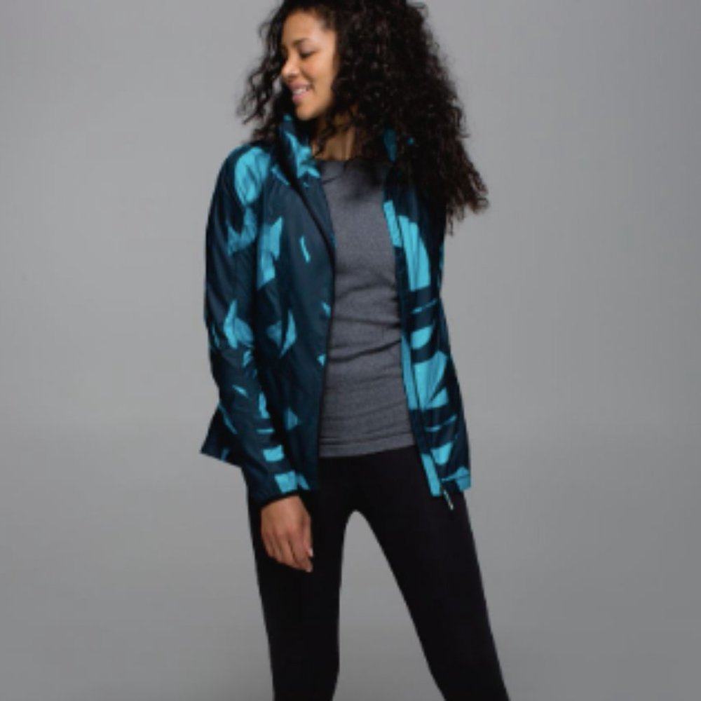 (2175) LULULEMON Back Pack It Jacket Sz 8 **LOVED**