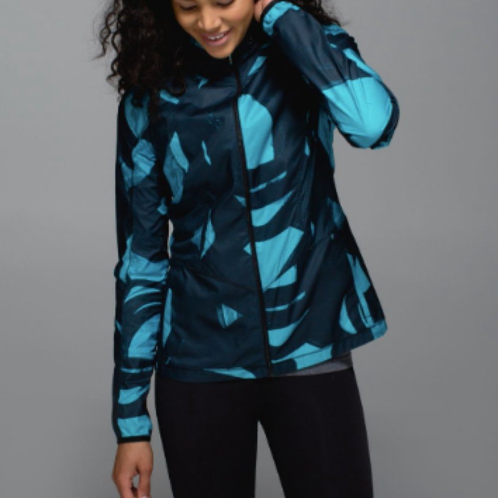 (2175) LULULEMON Back Pack It Jacket Sz 8 **LOVED**