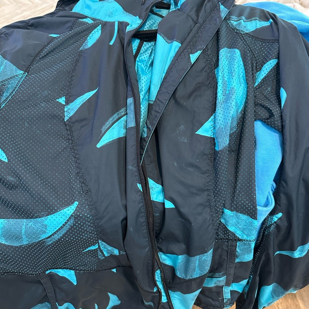 (2175) LULULEMON Back Pack It Jacket Sz 8 **LOVED**