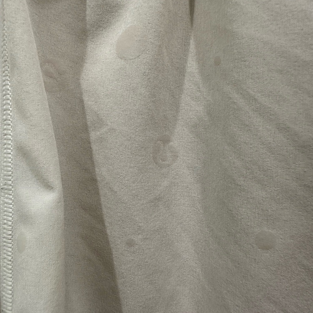 (2179) RARE LULULEMON HOTTY HOT 4" FOIL LOGO Sz 4 **LOVED**