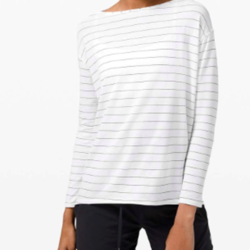 (2201) LULULEMON BACK in ACTION Long Sleeve P2P=28.5" Oversized