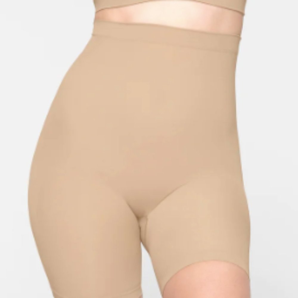 (2277/2442/43) NWOT SKIMS SEAMLESS SCULPT MID THIGH in S/M/L/XL