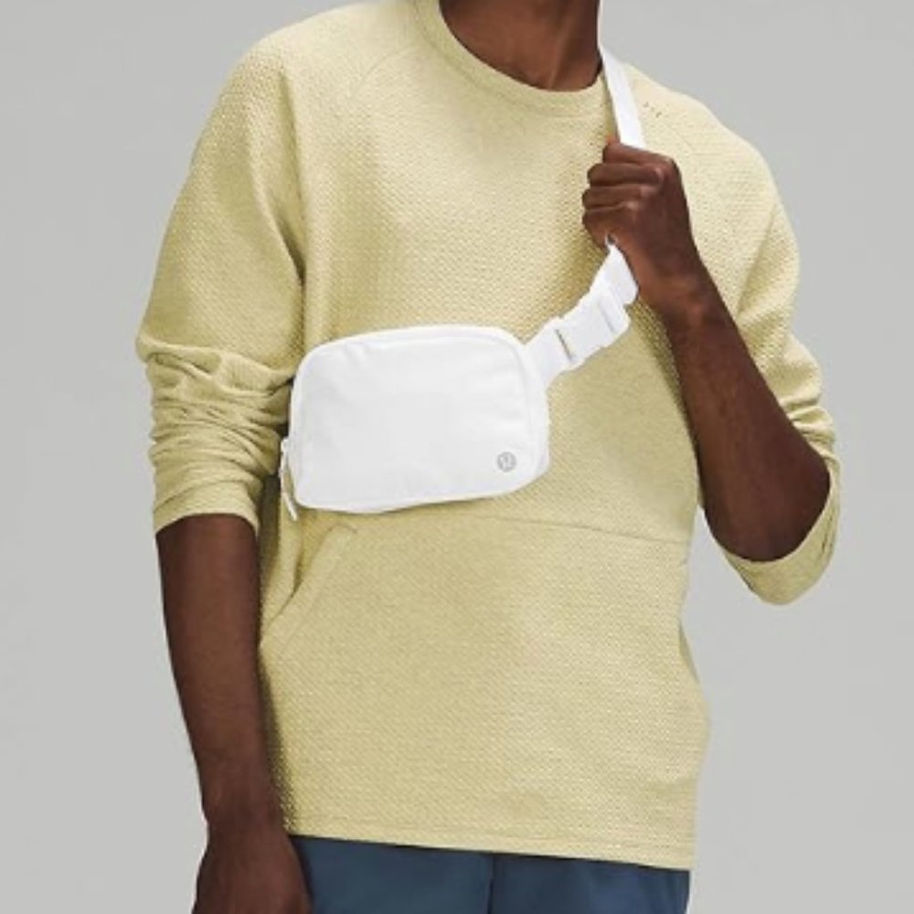 (2334-2337) 🍋 NWT LULULEMON WHITE EVERYWHERE BELT BAG