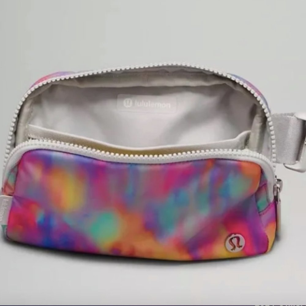 (2338) 🍋 NWT LULULEMON PRISM MULTI EVERYWHERE BELT BAG
