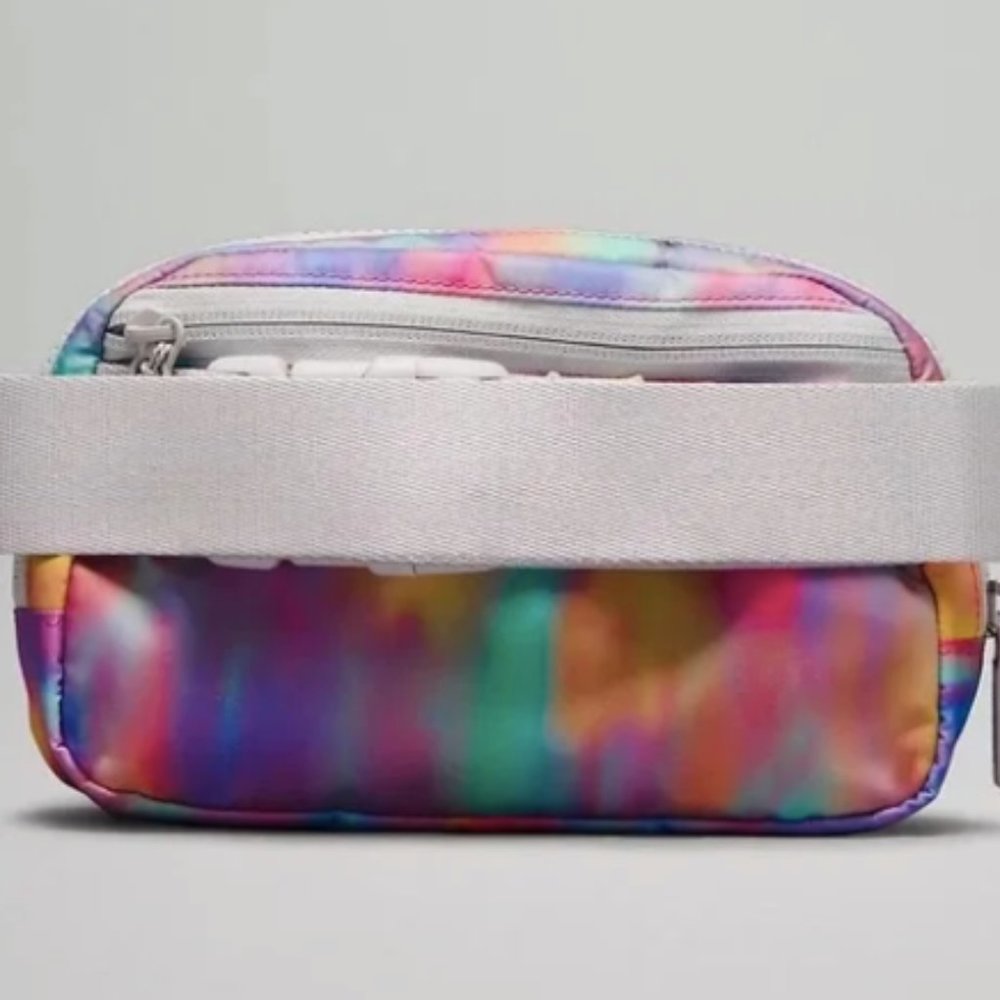(2338) 🍋 NWT LULULEMON PRISM MULTI EVERYWHERE BELT BAG