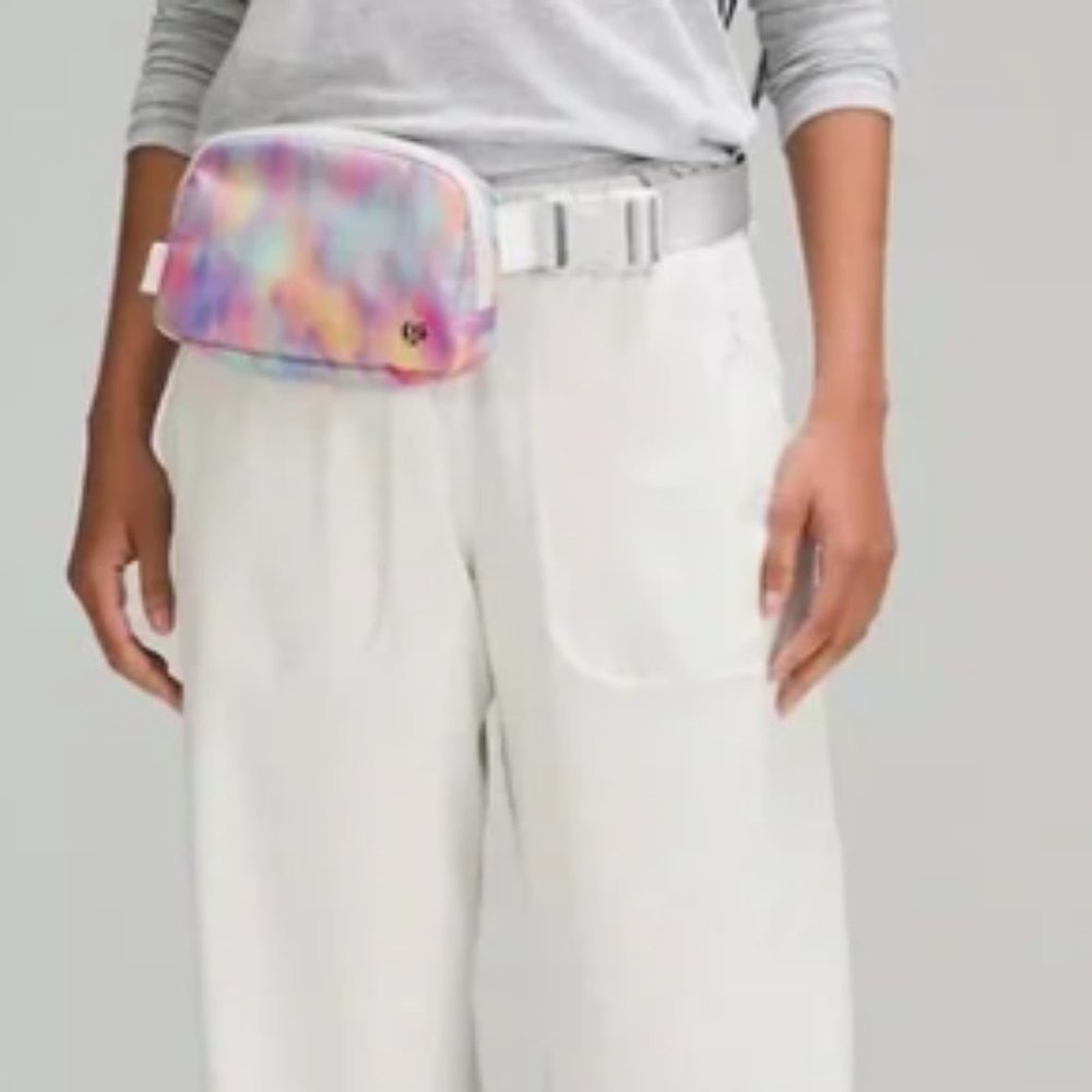 (2338) 🍋 NWT LULULEMON PRISM MULTI EVERYWHERE BELT BAG