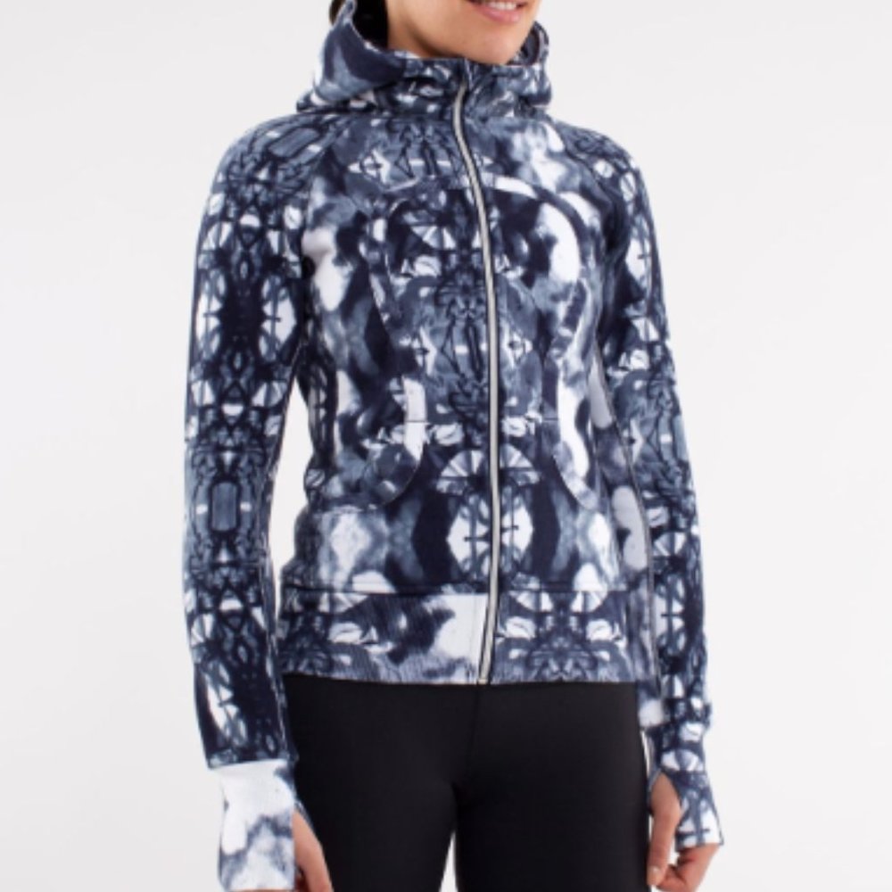 (2354) LULULEMON Scuba Hoodie *Print in Sz 4