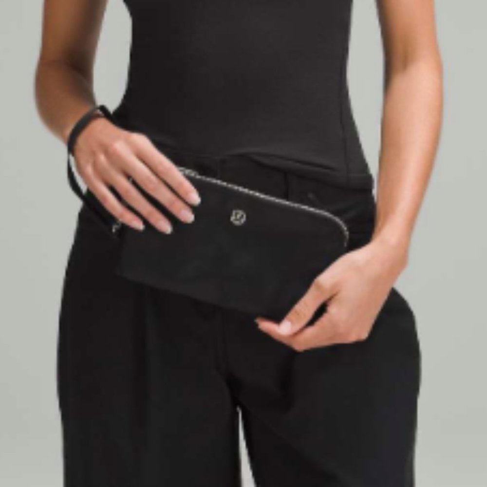 (2374/75/76/77/78/79) 🍋 NWT LULULEMON CURVED WRISTLET **sold out online