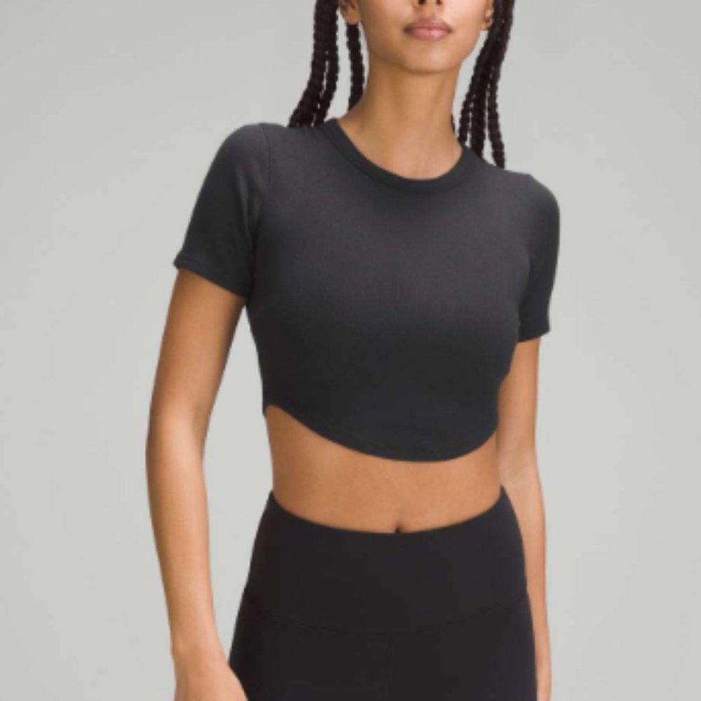 (2382) LULULEMON HOLD TIGHT Cropped T-Shirt Sz 10