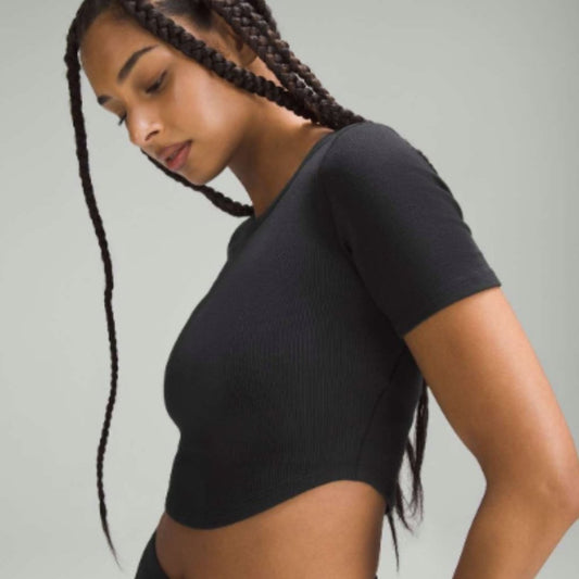 (2382) LULULEMON HOLD TIGHT Cropped T-Shirt Sz 10