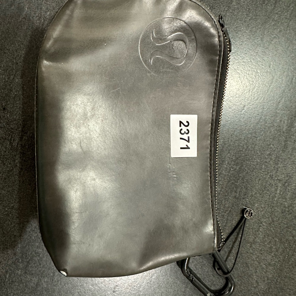 (2371) 🍋 LULULEMON OFF THE MAT POUCH *LOVED