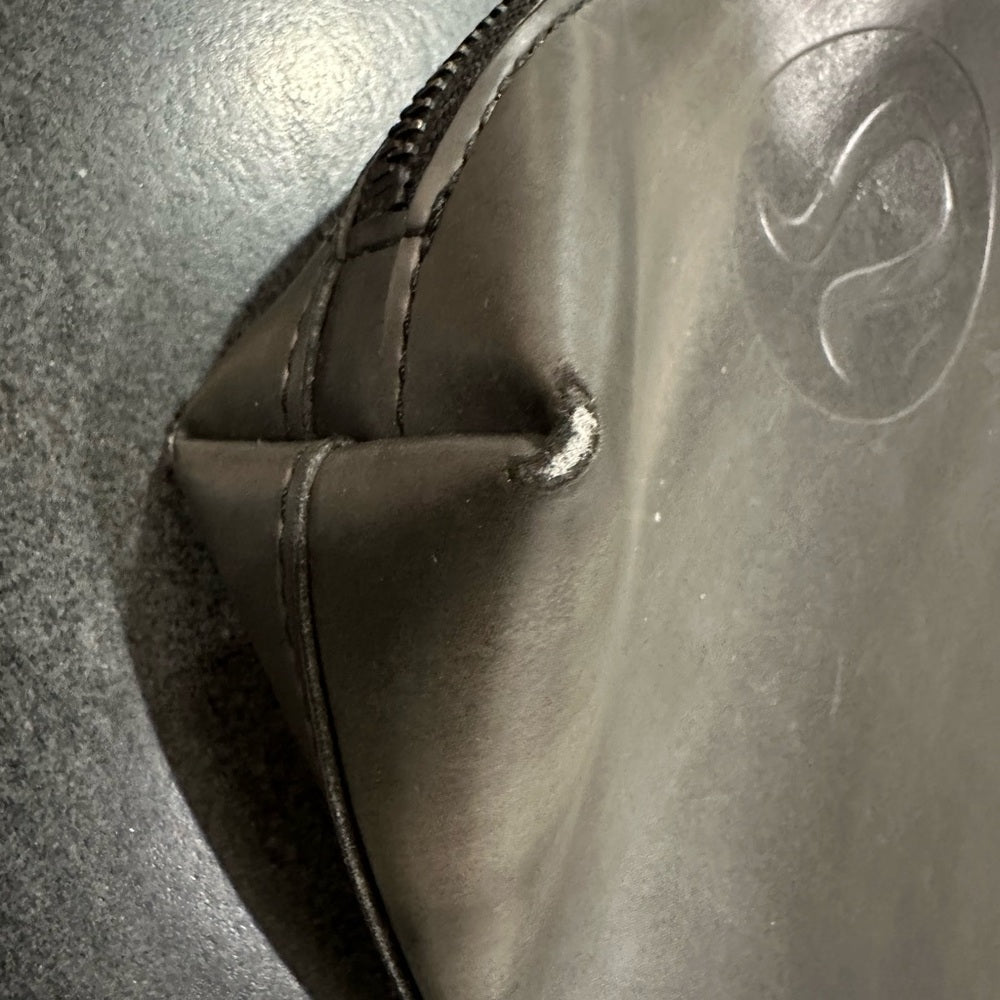 (2371) 🍋 LULULEMON OFF THE MAT POUCH *LOVED