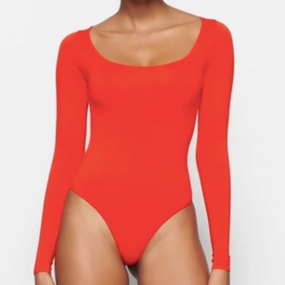 (2396) SKIMS Essential Long Sleeve Scoop Neck Bodysuit Poppy Red/Orange size 3X