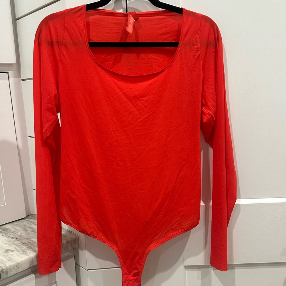 (2396) SKIMS Essential Long Sleeve Scoop Neck Bodysuit Poppy Red/Orange size 3X