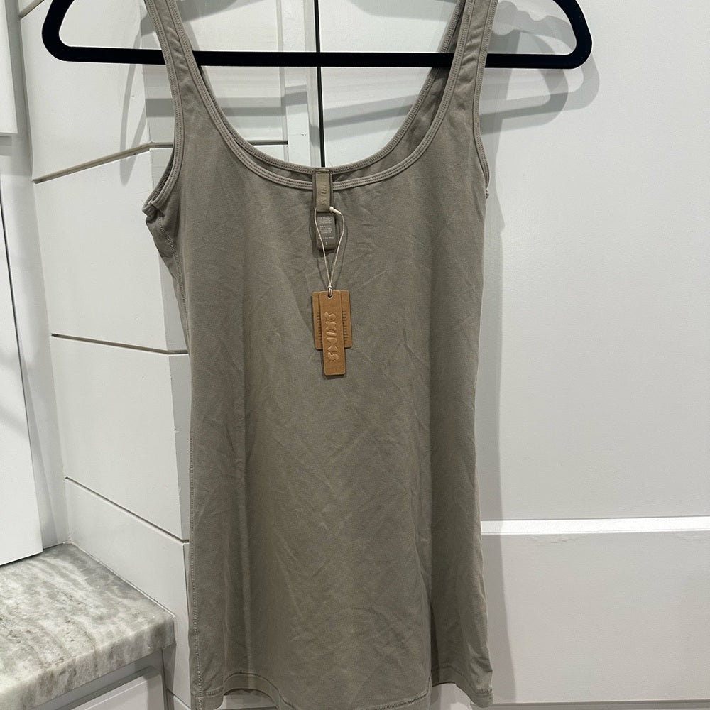 (2397) NWT SKIMS Cotton Ribbed Tank in DUNE (SOLD OUT) SZ S