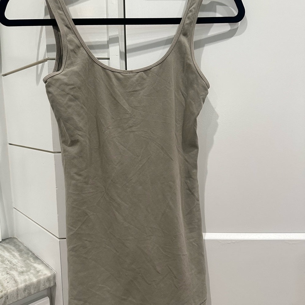 (2397) NWT SKIMS Cotton Ribbed Tank in DUNE (SOLD OUT) SZ S