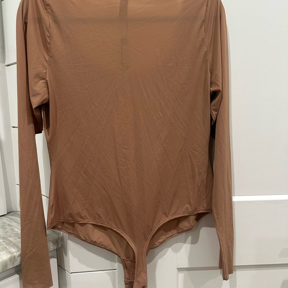 (2401) NWT SKIMSEssential Smoothing Scoop-Neck Thong Bodysuit in SIENNA 3X