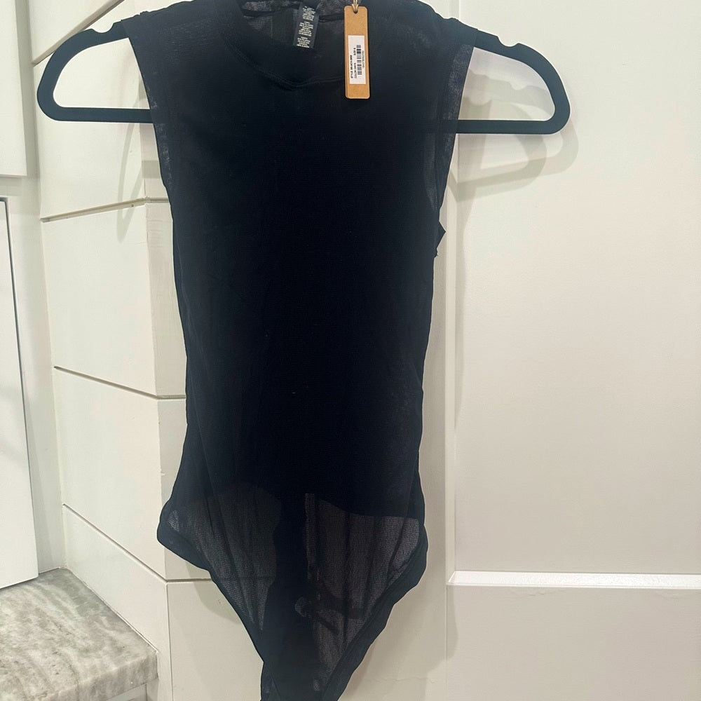 (2405) SKIMS NWT Mock Neck Sleeveless Thong Bodysuit in ONYX Sz S