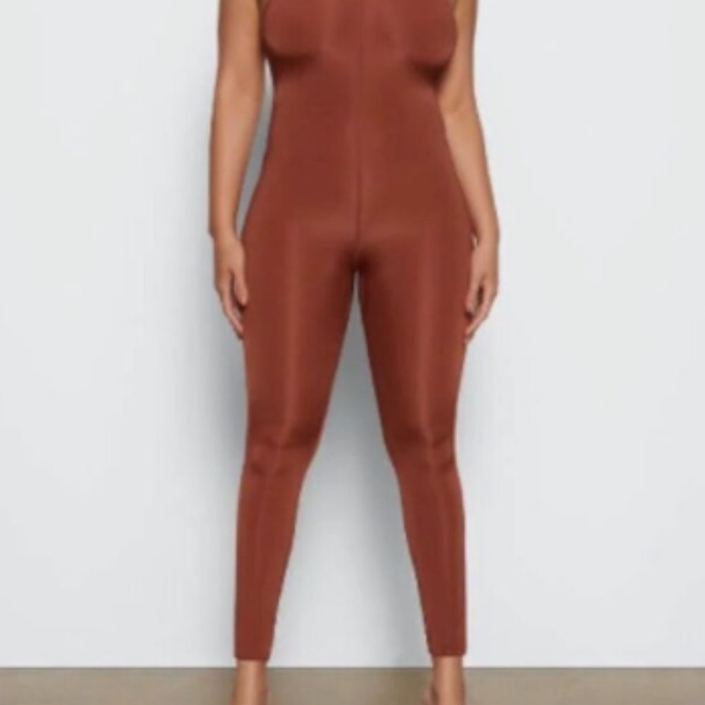 (2408) SKIMS NWT Body Suit Jelly All-In-One Mock Neck Sleeveless in SIENNA Sz 2X
