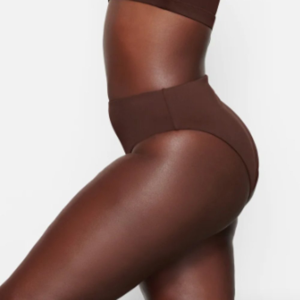 (2415) SKIMS NWOT SWIM MID WAIST BOTTOM in COCOA Sz L