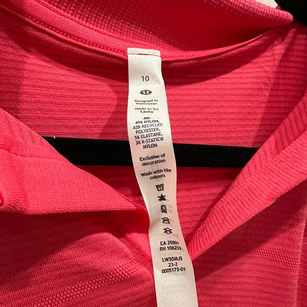 (1980/84) NWT Swiftly Tech Relaxed-Fit Polo Shirt in LIPGLOSS