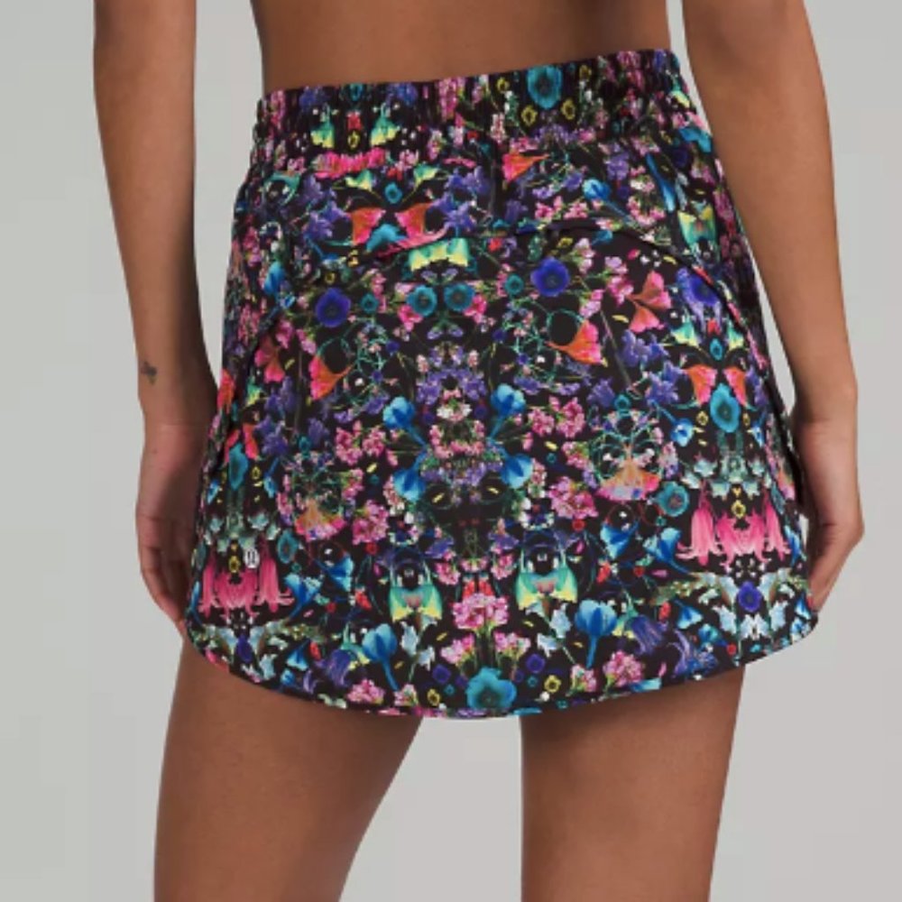 (1988) NWT Lululemon Hotty Hot High-Rise Skirt Sz 2