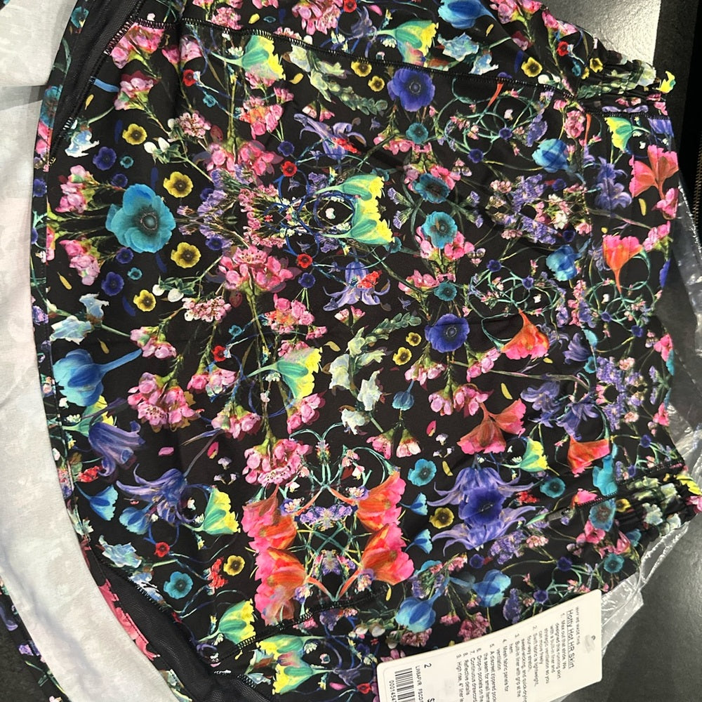 (1988) NWT Lululemon Hotty Hot High-Rise Skirt Sz 2